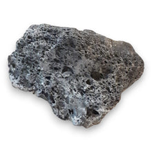 Laden Sie das Bild in den Galerie-Viewer, Lava-Stein schwarz/rot.